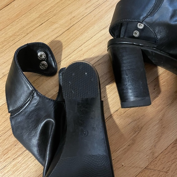 Le Chateau black heels - Picture 2 of 4